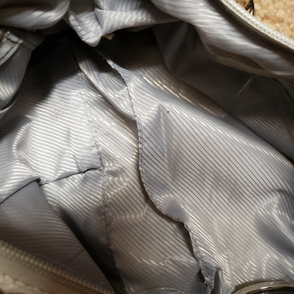 Cute little sequined purse. Zipper closure, short strap. Never used - Picture 3 of 4